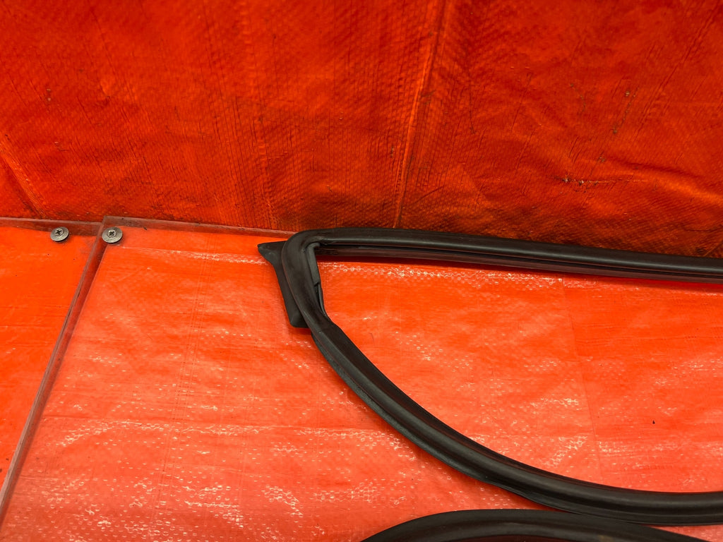 02 05 HONDA CIVIC SI EP3 HATCH LEFT DOOR WEATHER STRIP TRIM SEAL GASKET OEM 2165