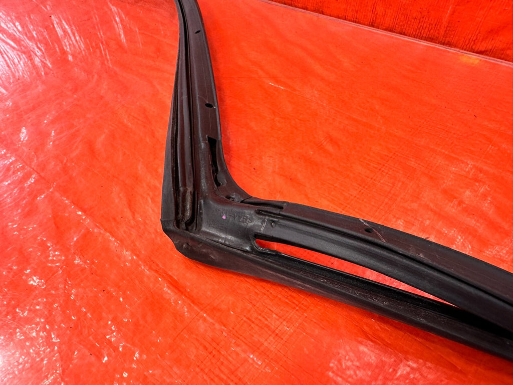04 08 ACURA TSX   DRIVER LEFT REAR DOOR WEATHER STRIP TRIM SEAL GASKET OEM 27516