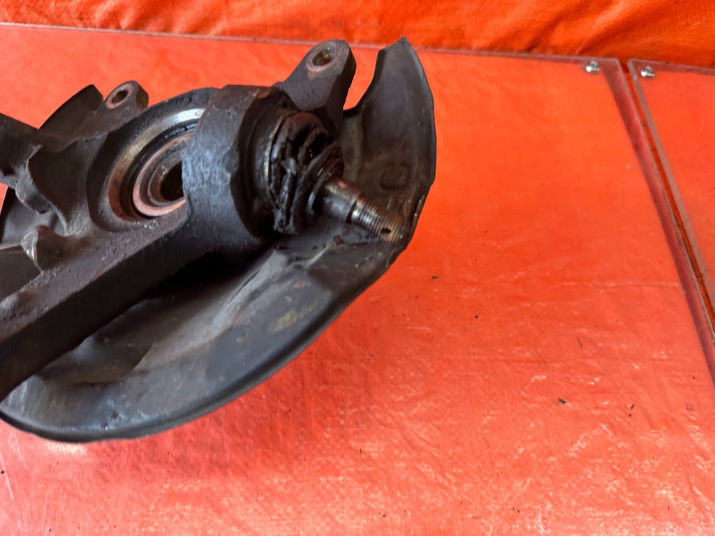 1989 89 HONDA CRX DX   DRIVER LEFT FRONT SPINDLE KNUCKLE HUB   OEM #2438