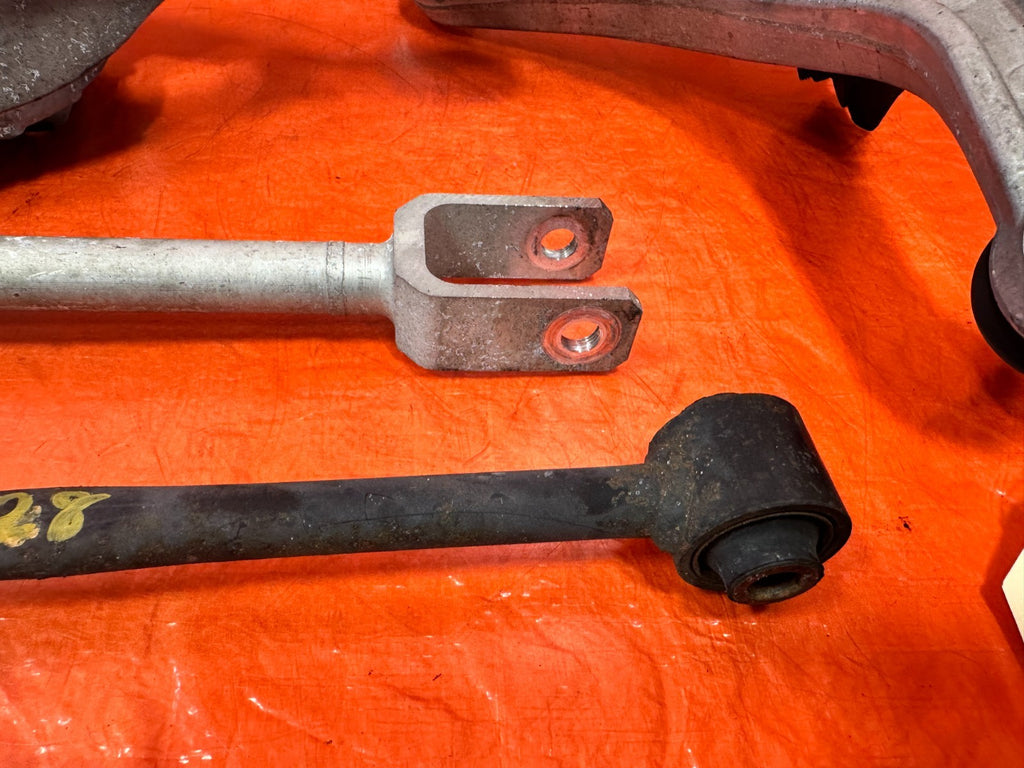 08 13 INFINITI   G37 RIGHT REAR CONTROL ARMS   SET OF 4   OEM FACOTRY OE 3283
