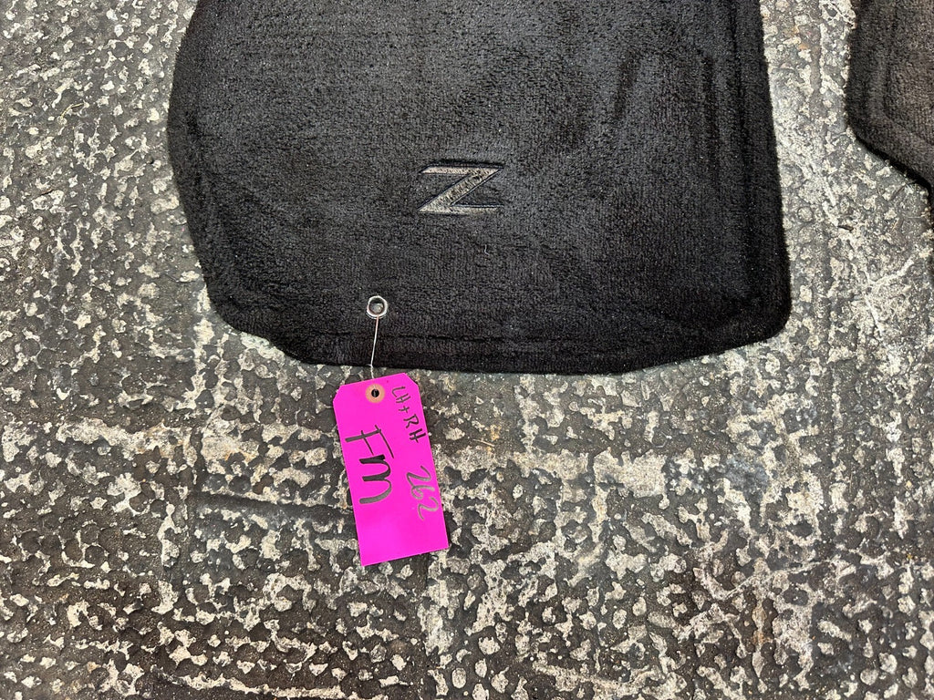 2004 04 NISSAN 350Z CONVERTIBLE LEFT AND RIGHT INTERIOR FLOOR MATS RUGS OEM 2627