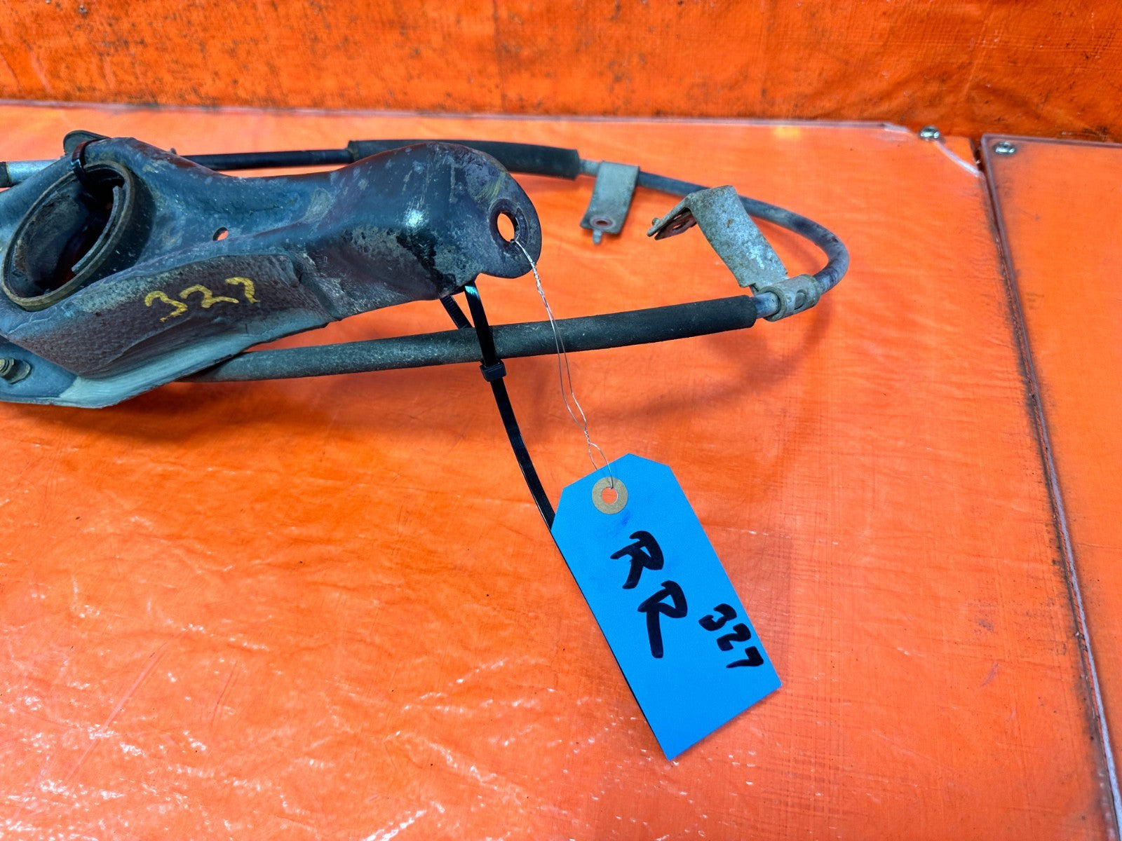 92 95 HONDA CIVIC   PASSENGER RIGHT REAR TRAILING ARM LOWER ARM   OEM 3272