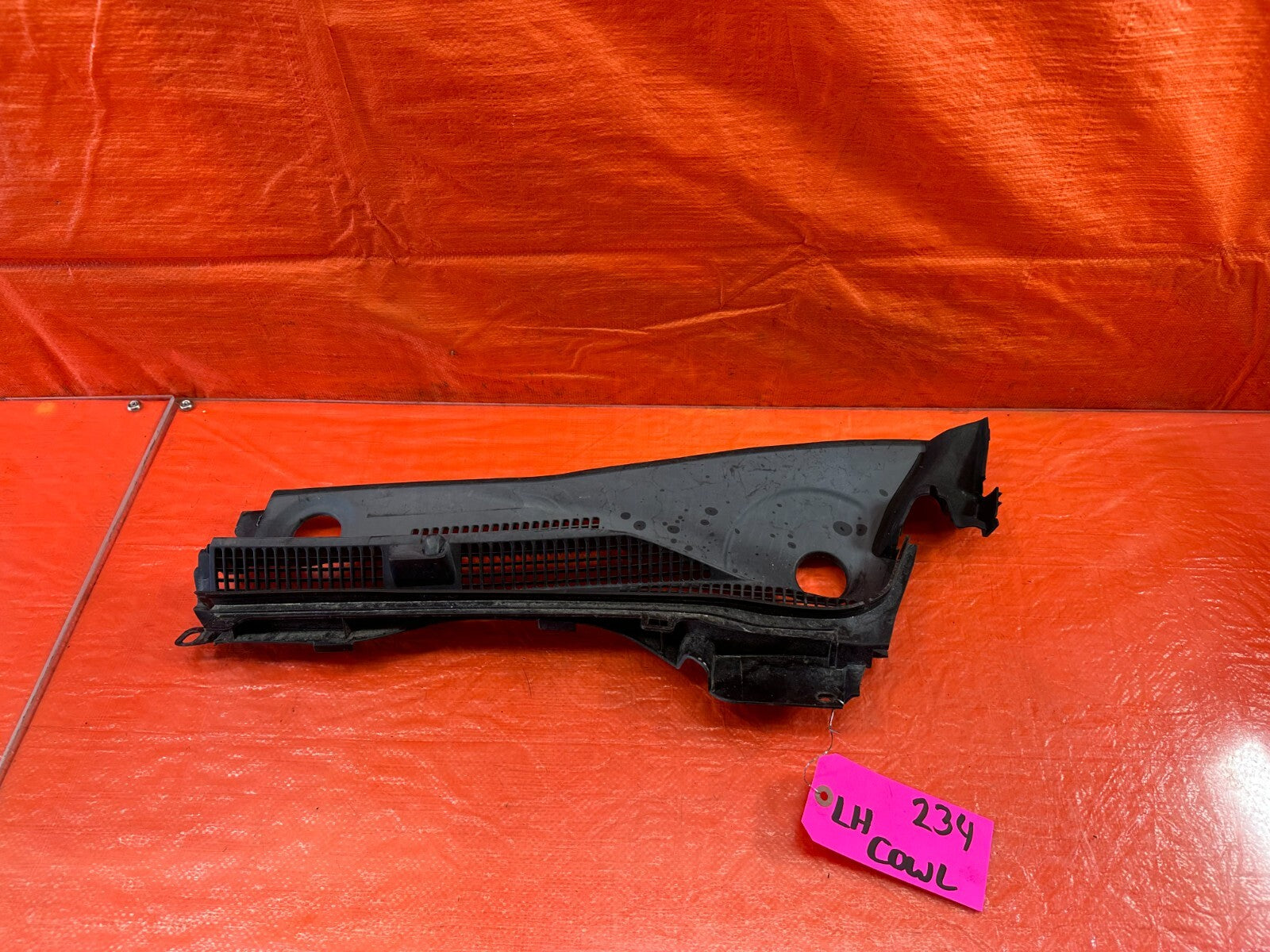 04 08 ACURA TL   WINDSHIELD WIPER COWL OUTER TRIM   DRVIER LEFT SIDE   OEM #2340