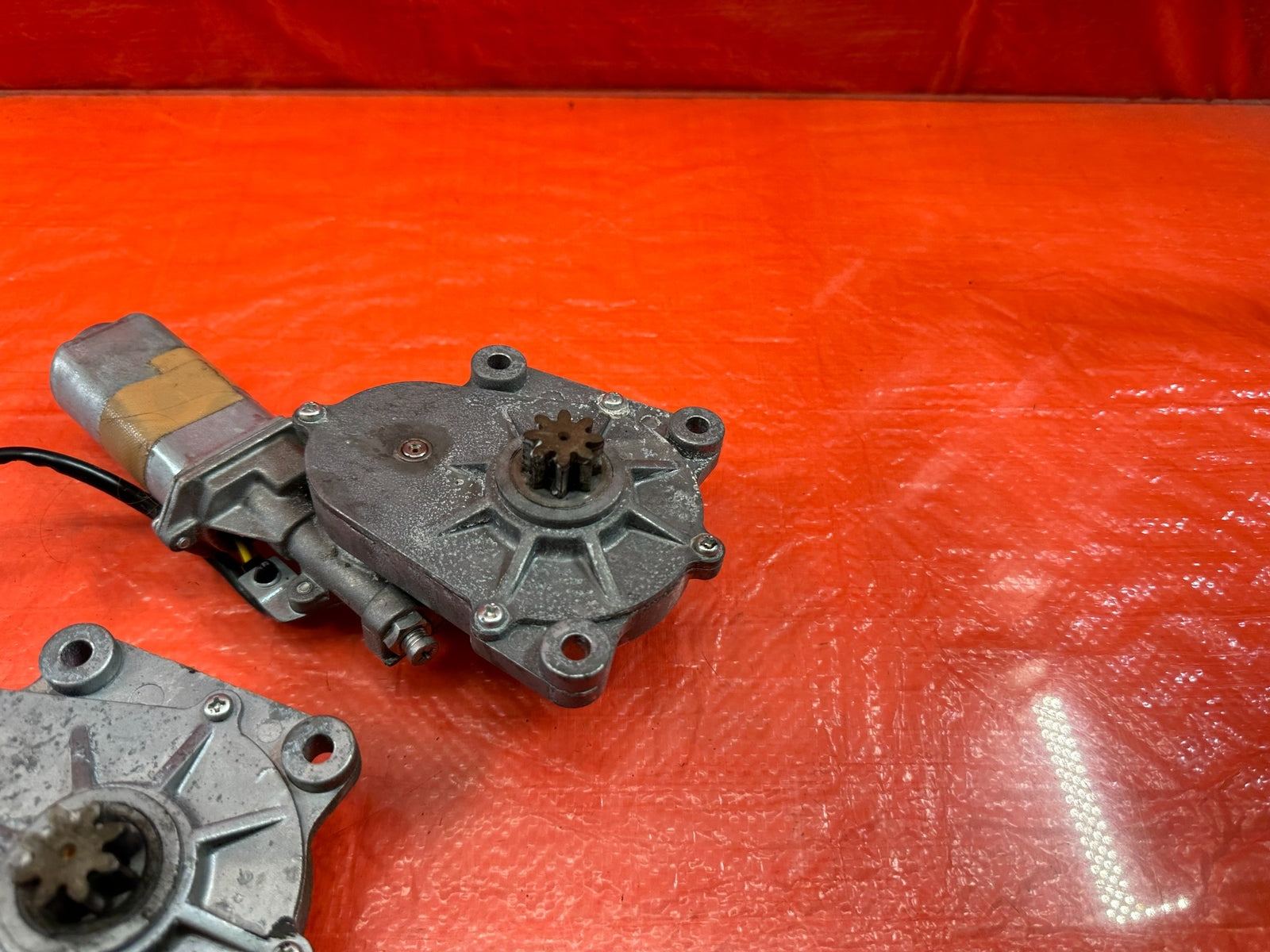 00 09 HONDA S2000   LEFT AND RIGHT SOFT TOP MOTORS   OEM FACTORY #1976