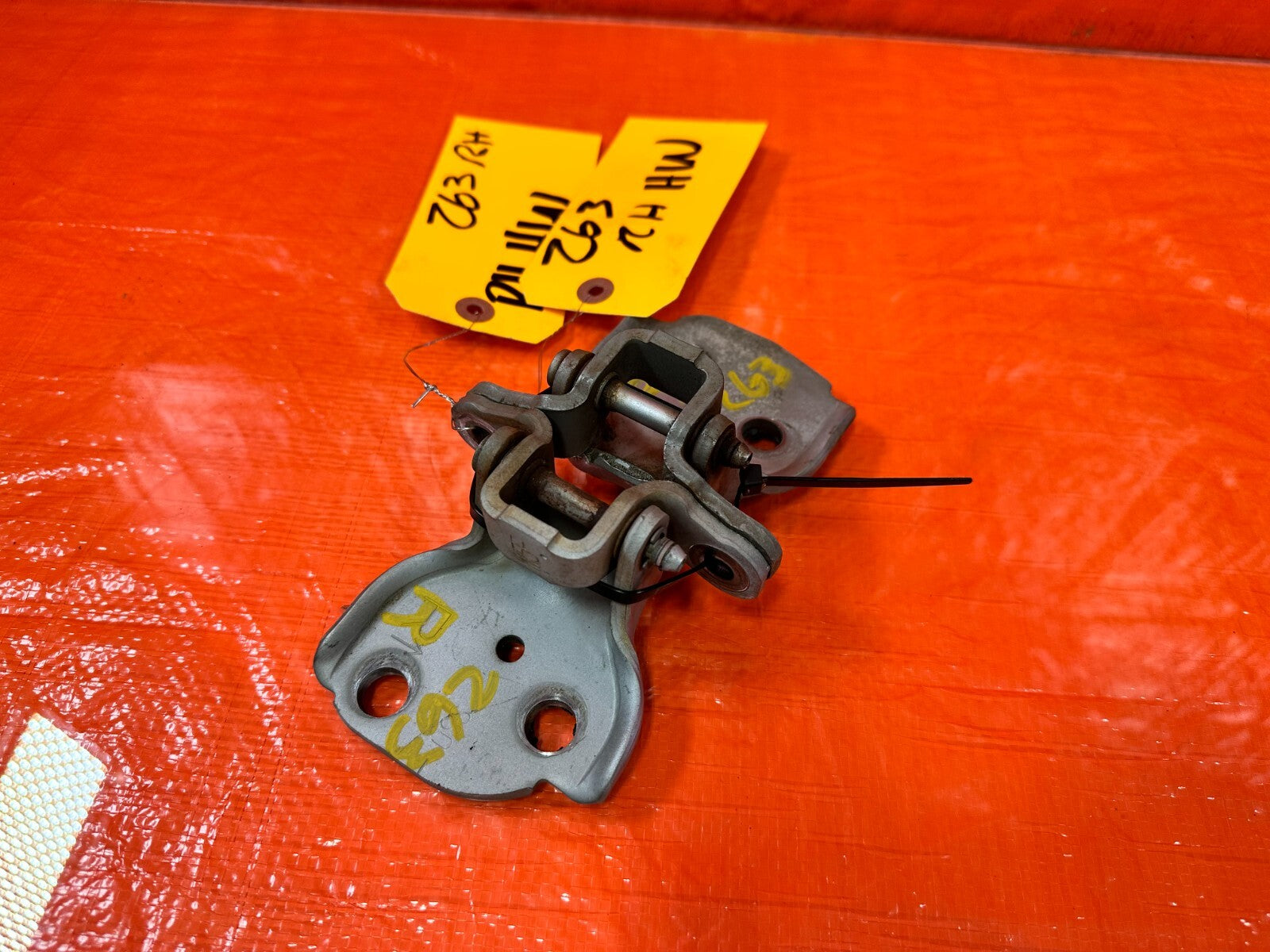 97 01 HONDA PRELUDE   DOOR HINGE SET HINGES   UPPER & LOWER RIGHT SIDE OEM #2630
