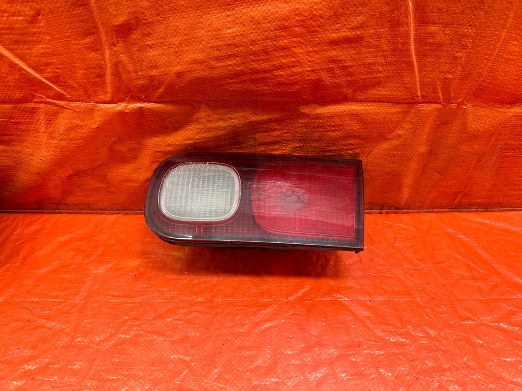 98 01 ACURA INTEGRA SEDAN   PASSENGER RIGHT INNER   TAIL LIGHT LAMP   OEM #2290