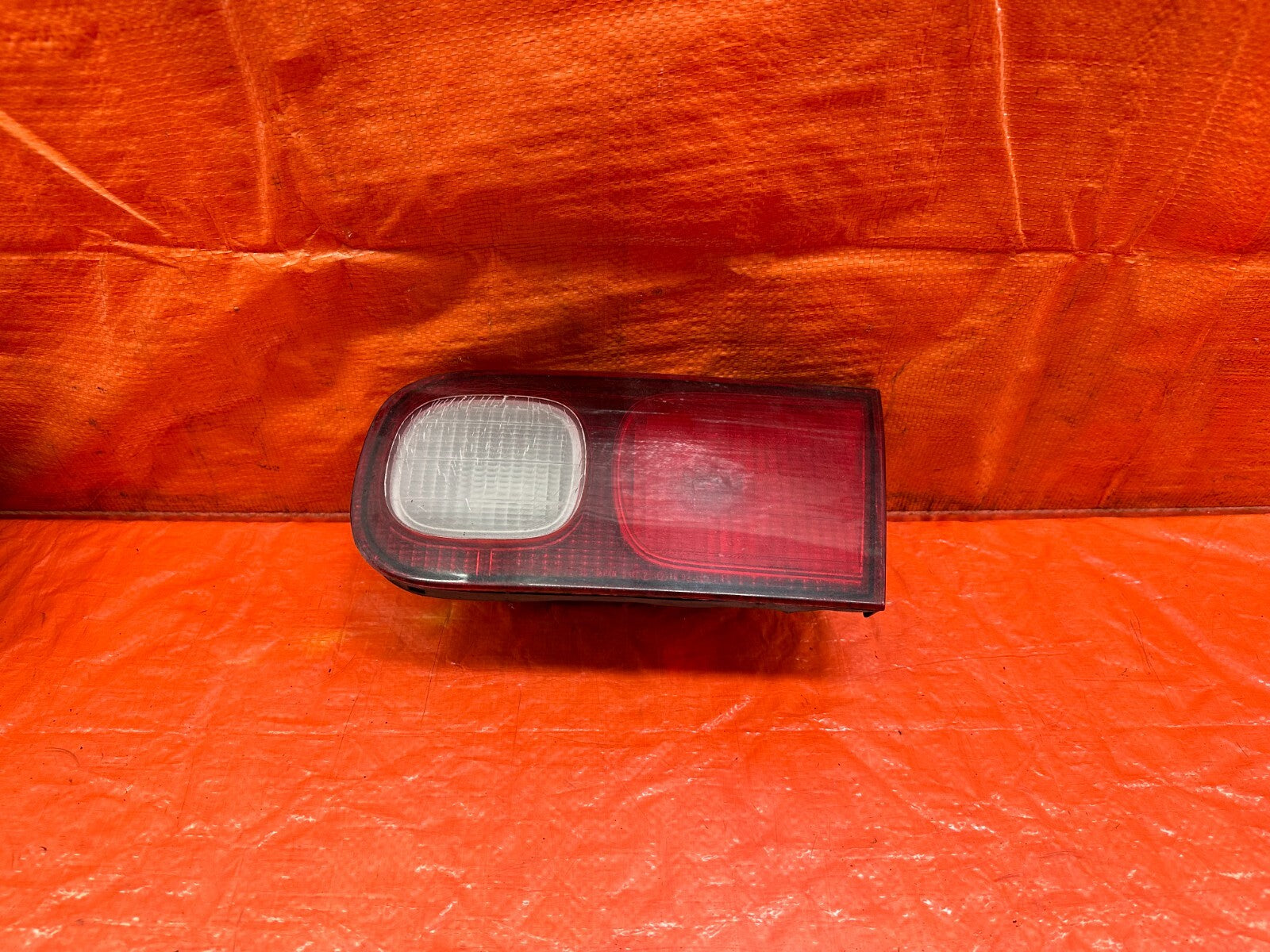 98 01 ACURA INTEGRA SEDAN   PASSENGER RIGHT INNER   TAIL LIGHT LAMP   OEM #2290