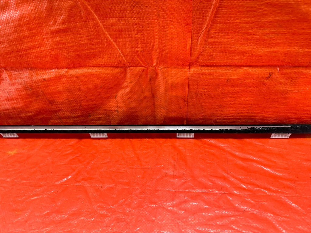 02 05 HONDA CIVIC SI EP3 HATCH   RIGHT FRONT EXTERIOR WINDOW GLASS TRIM OEM #2302