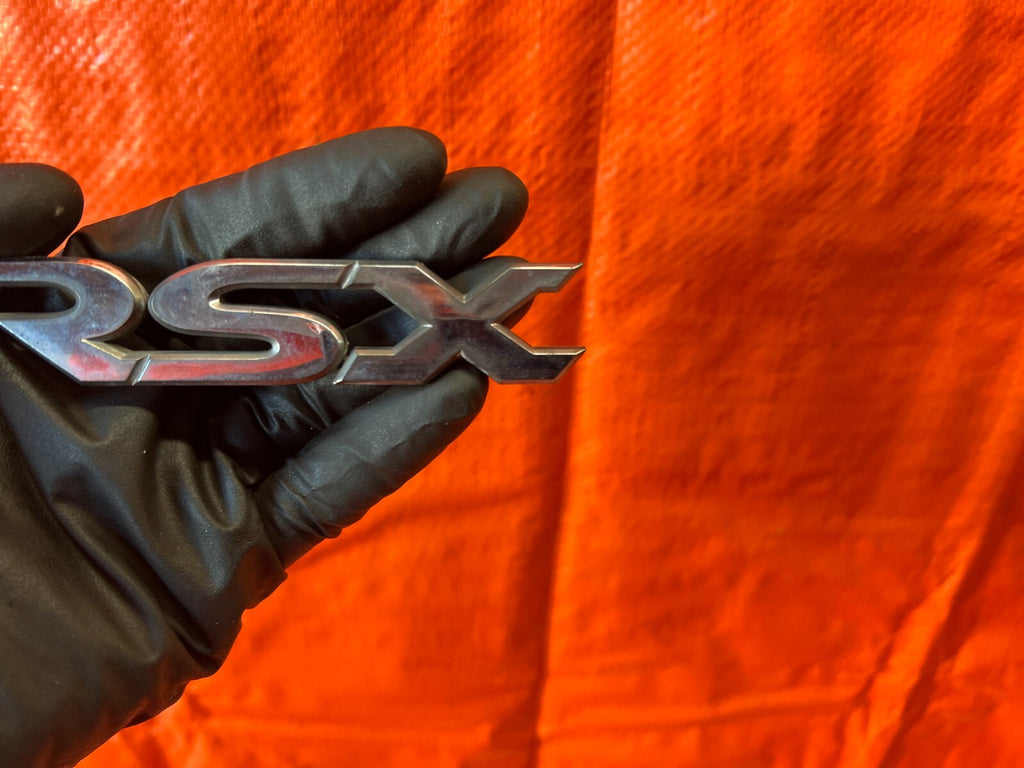 02 06 ACURA RSX   TRUNK BADGE EMBLEM INSIGNIA ORNAMENT   " RSX " LOGO   OEM #1405
