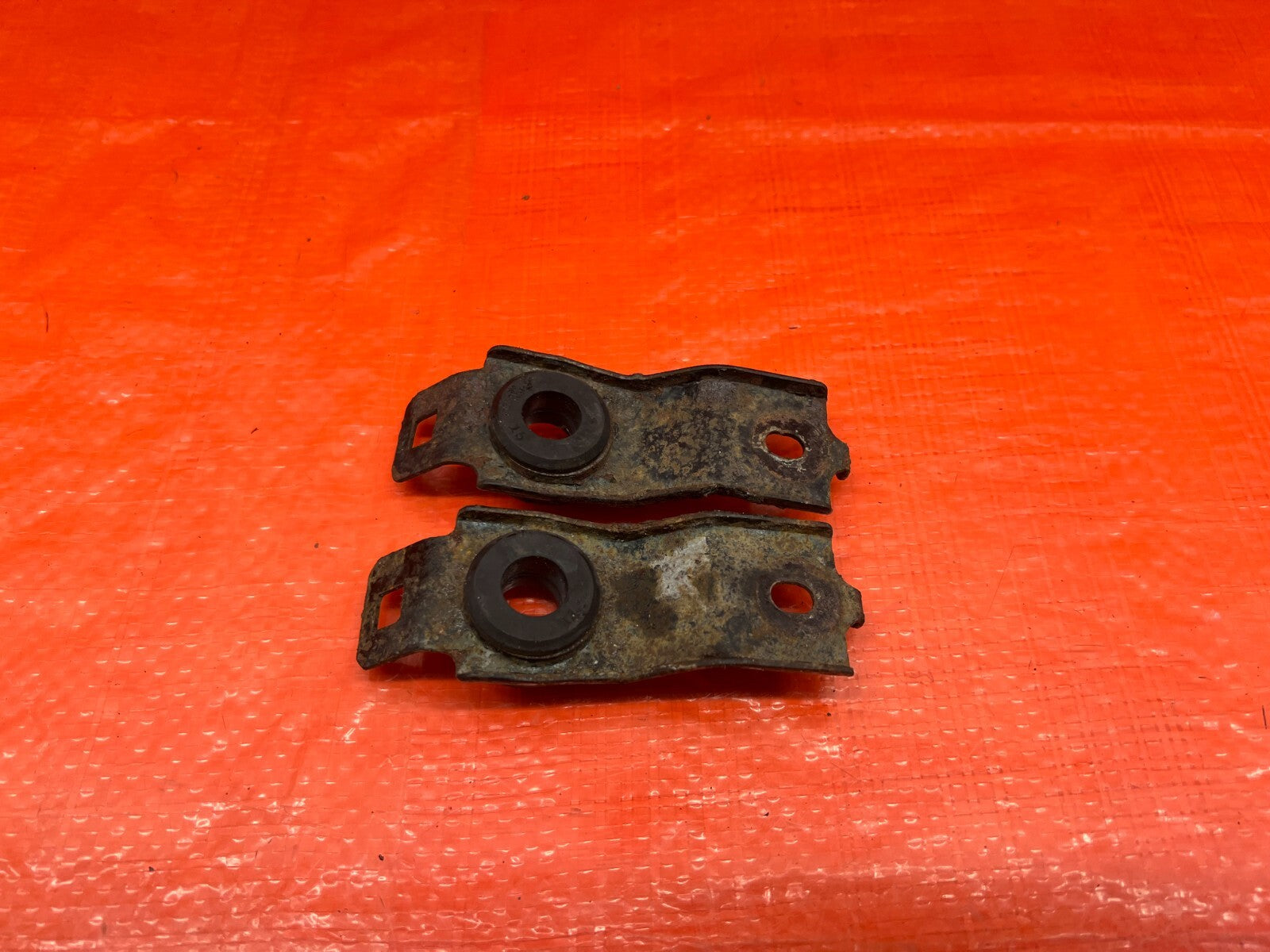 94 01 ACURA INTEGRA   RADIATOR MOUNTING BRACKET SET LEFT & RIGHT B18   OEM #1655