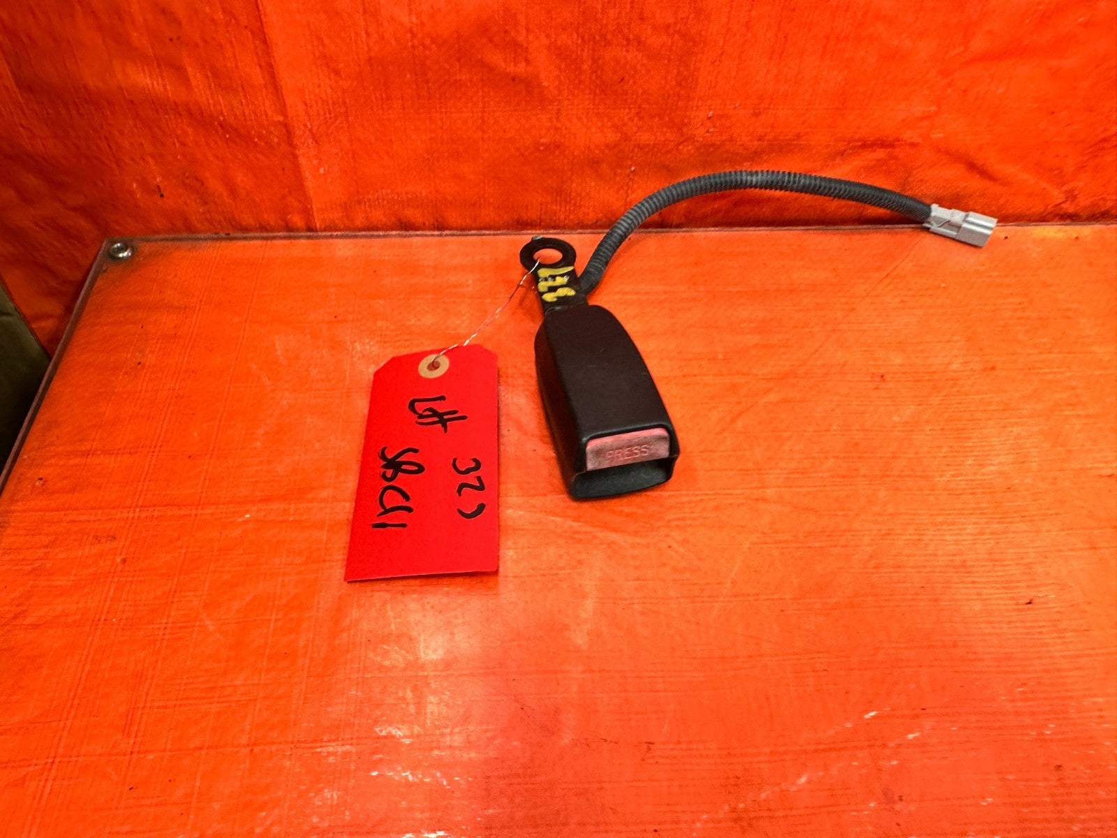 92 95 HONDA CIVIC   2D COUPE DRIVER LEFT FRONT SEAT BELT CLIP BUCKLE OEM 3270