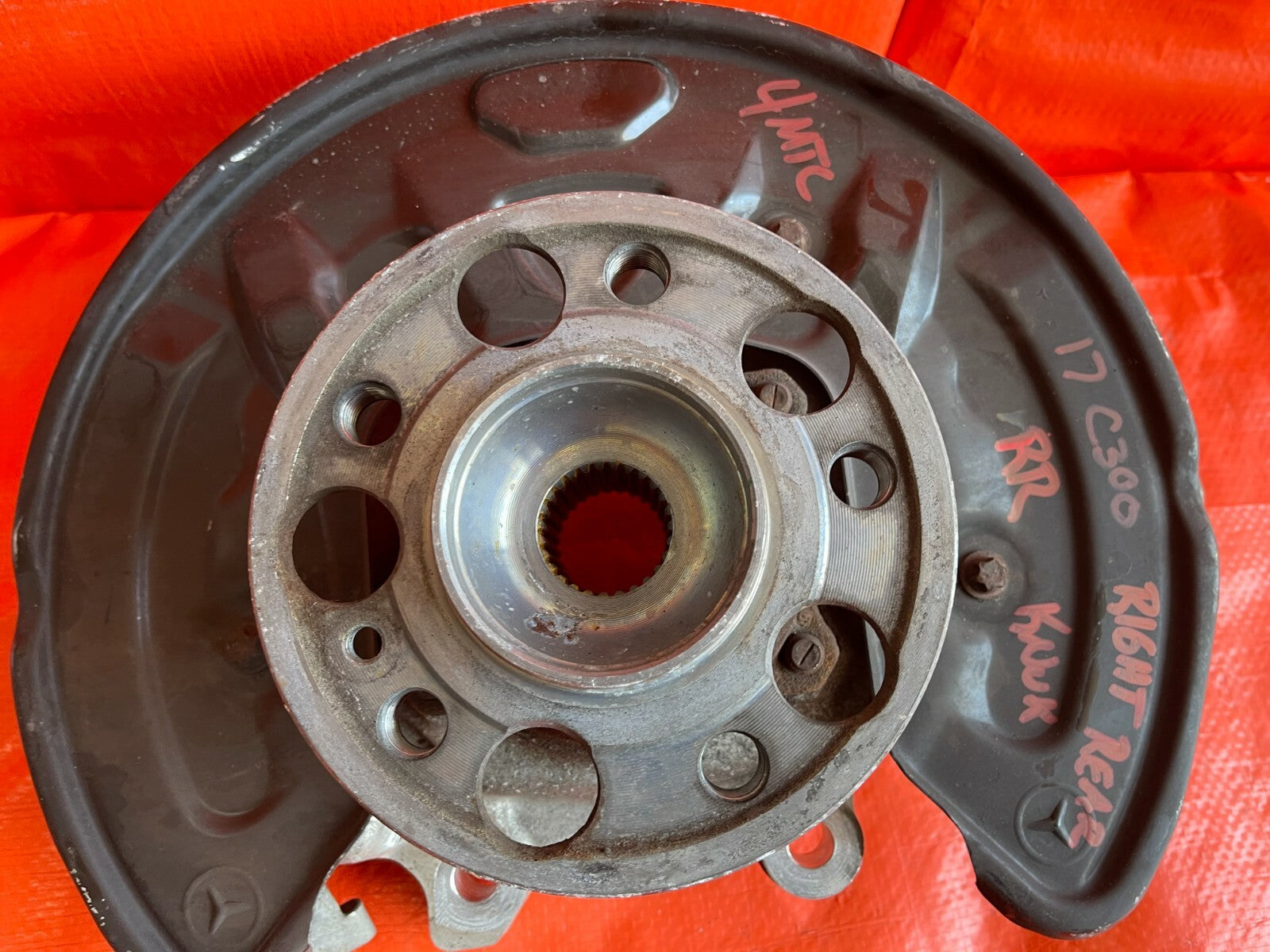 15 20 MERCEDES BENZ C300 W205 4MATIC / PASSENGER RIGHT REAR SPINDLE KNUCKLE HUB 6