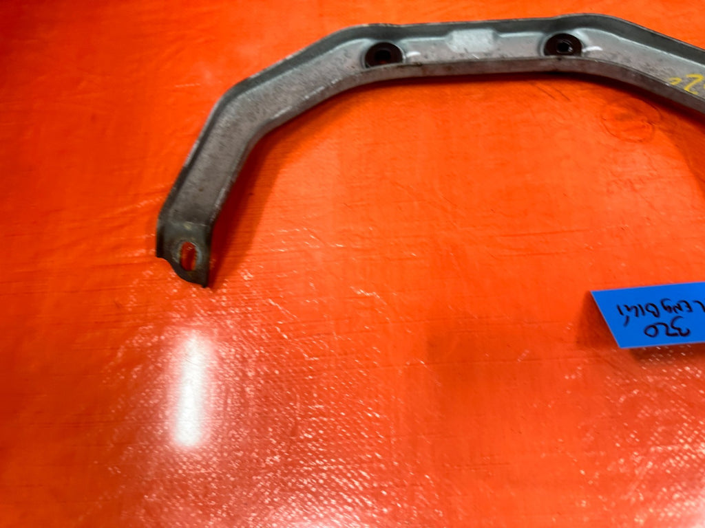 08 15 INFINITI G37 & Q60 COUPE   EXHAUST MANIFOLD BRACE BRACKET   OEM #32010