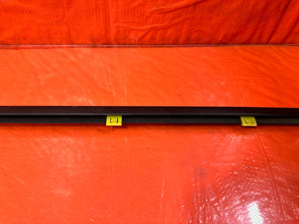10 16 HYUNDAI GENESIS COUPE   DRIVER LEFT EXTERIOR WINDOW GLASS TRIM   OEM 2994
