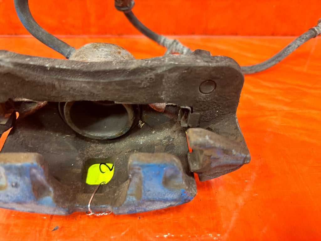 88 89 HONDA CRX DX SI   FRONT BRAKE CALIPERS   LEFT RIGHT CALIPER SET    OEM 27713