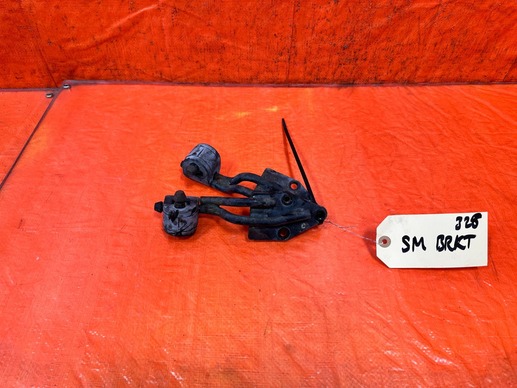 08 15 INFINITI G37 & Q60 2D COUPE   EXHAUST HANGAR BRACKET LEFT & RIGHT OEM 3284