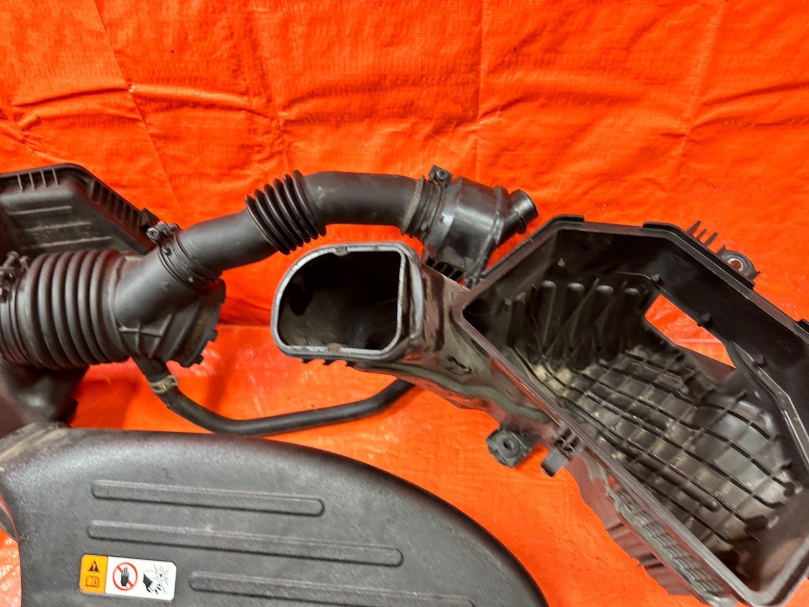 13 16 HYUNDAI GENESIS COUPE 3.8L FACTORY INTAKE W ARM AIR BOX RESONATOR OEM 3022