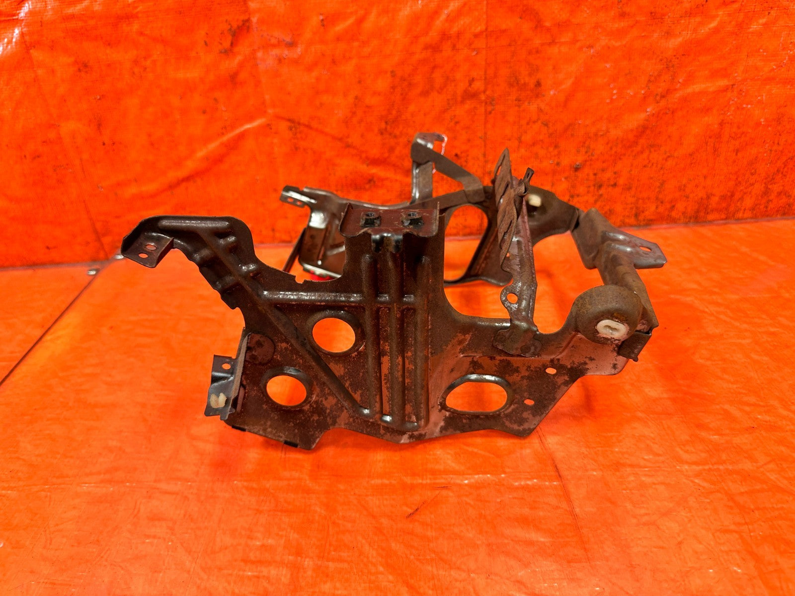 90 91 HONDA CIVIC HATCHBACK   DASHBOARD CENTER RADIO MOUNTING BRACKET OEM 3253