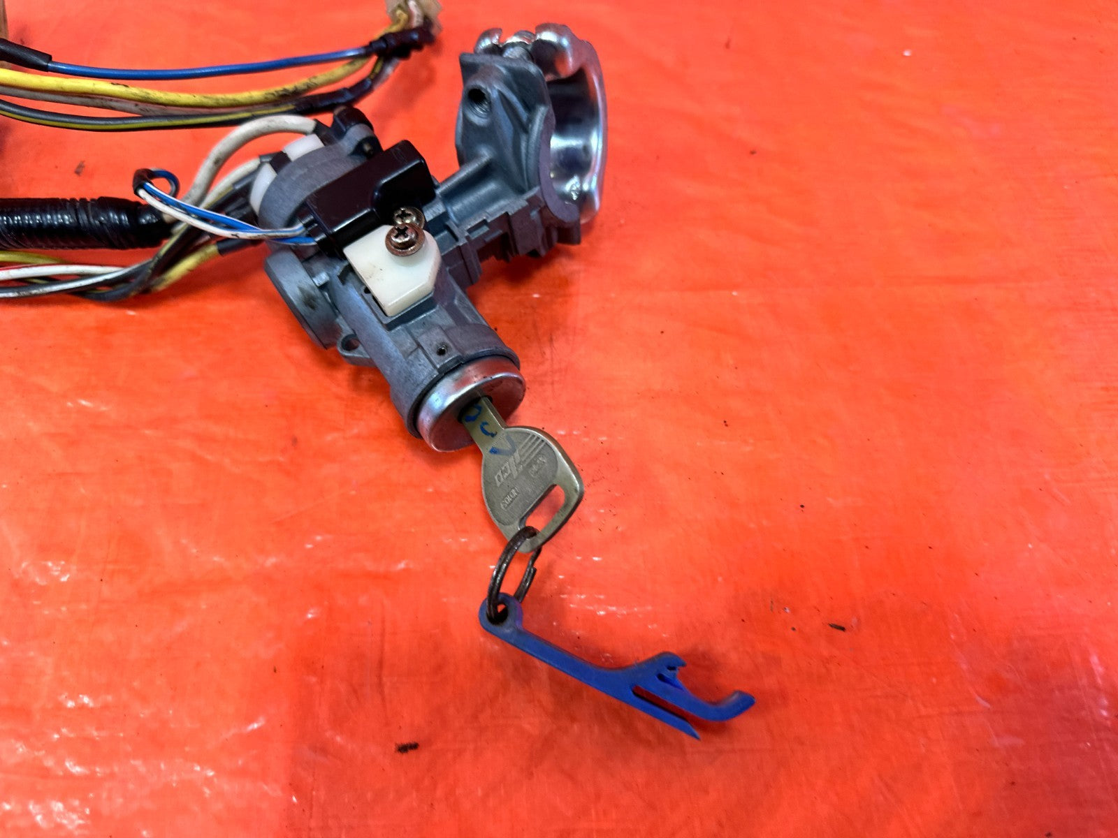 90 91 HONDA CIVIC HATCHBACK   5 SPEED IGNITION SWITCH WITH ALL LOCKS OEM 3272