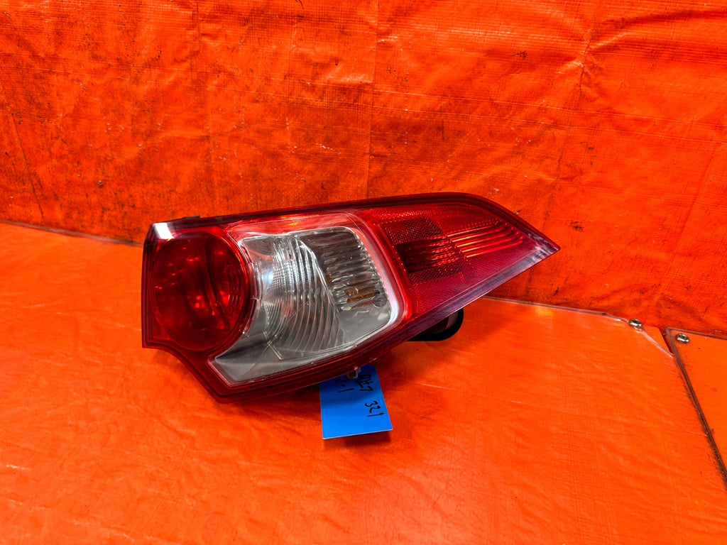 09 10 ACURA TSX   PASSENGER RIGHT TAIL LIGHT TAIL LAMP OUTER QUARTER PANEL OEM0