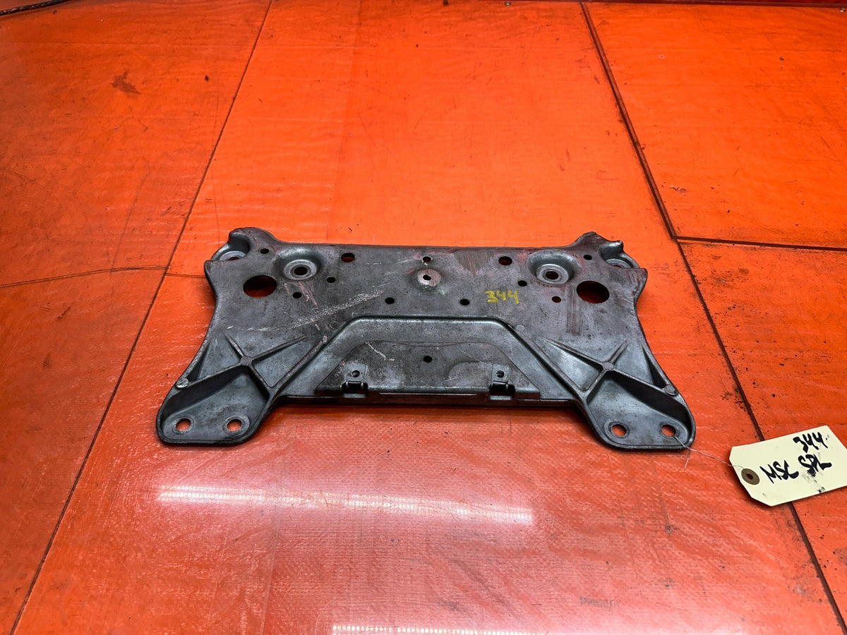 14-15 INFINITI Q50 3.7L FRONT SUBFRAME STEERING RACK MOUNTING BRACKET PLATE #3440