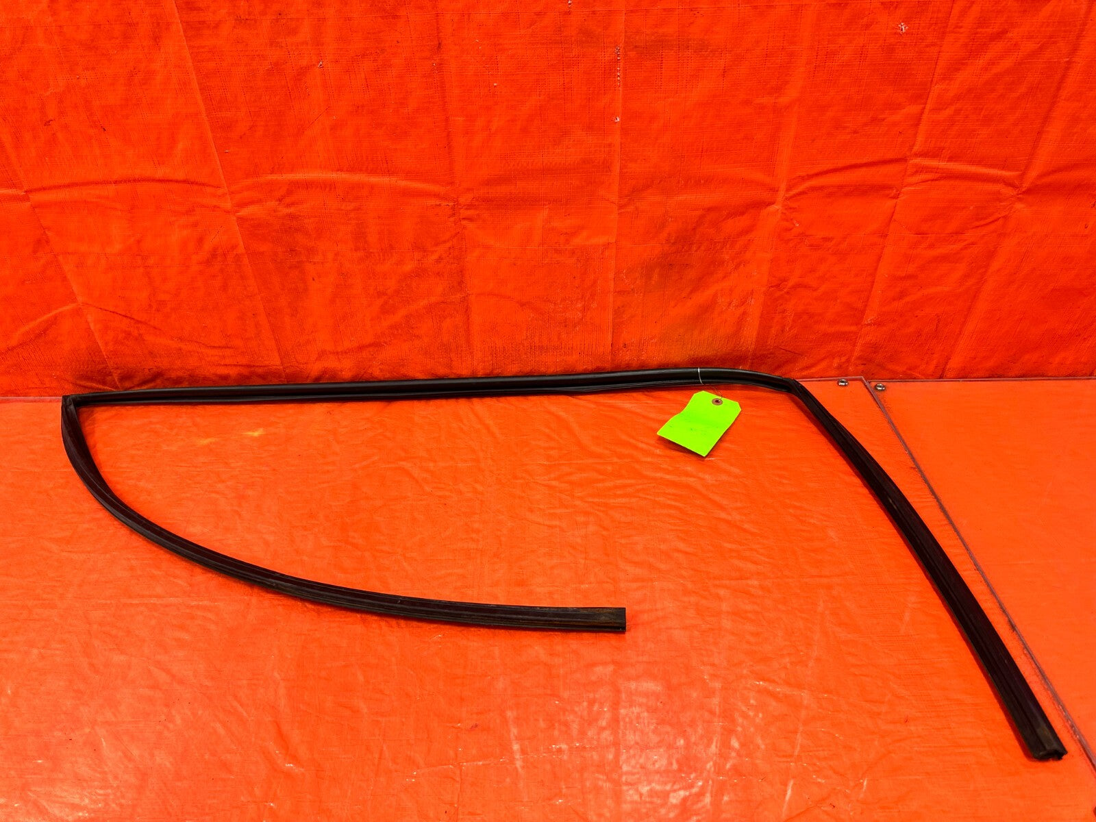 06 11 CIVIC 4D SEDAN   DRIVER LEFT FRONT WEATHER STRIP RUN CHANNEL OEM #28210