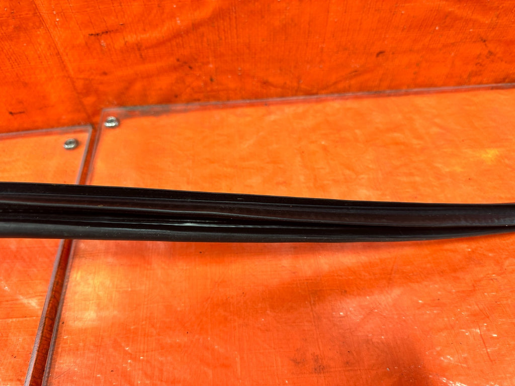 02 05 HONDA CIVIC SI EP3 HATCH DOOR TO CHASSIS OPEN TRIM WEATHER STRIP OEM #3067