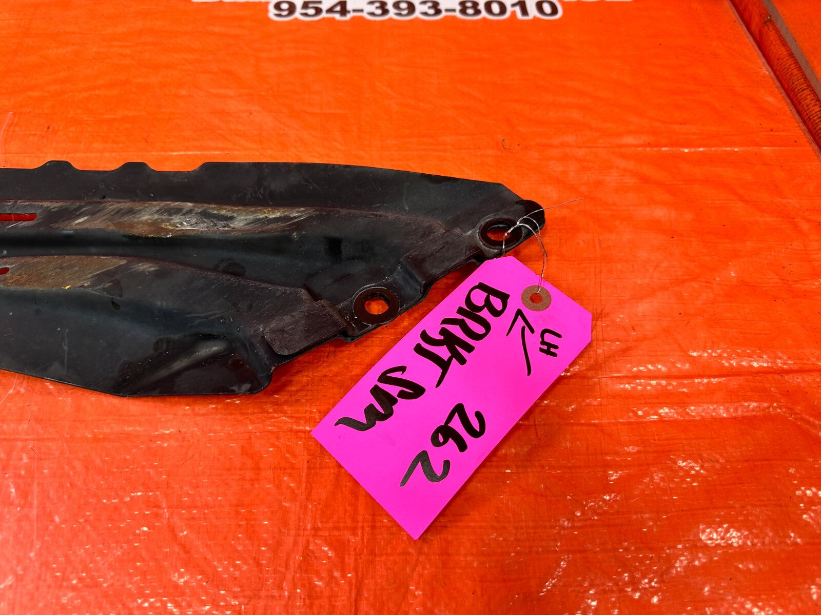 2004 04 NISSAN 350Z   DRIVER LEFT FRONT SUBFRAME BRACKET BRACE   OEM #2624