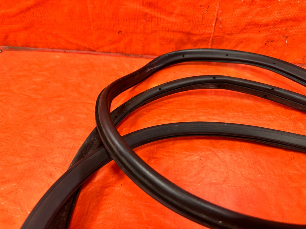 96 00 HONDA CIVIC SEDAN RIGHT FRONT WEATHER STRIP TRIM SEAL GASKET 29710