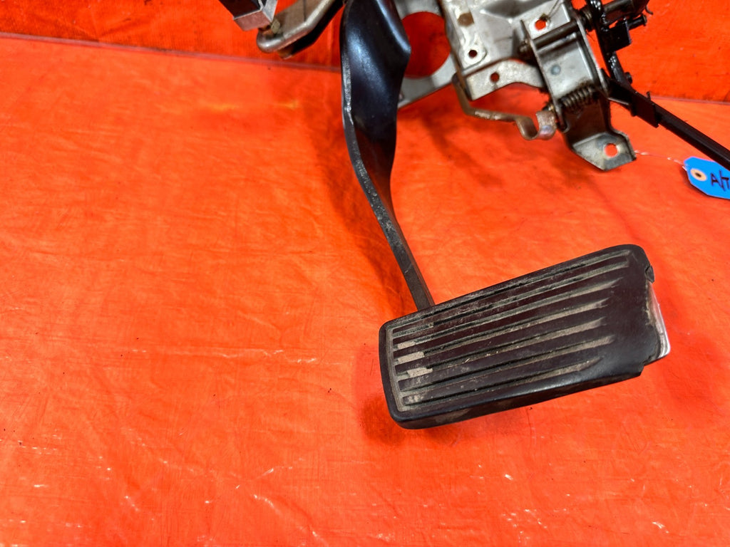 97 01 HONDA CR V CRV   AUTOMATIC   GAS PEDAL BRAKE PEDAL   OEM #3014