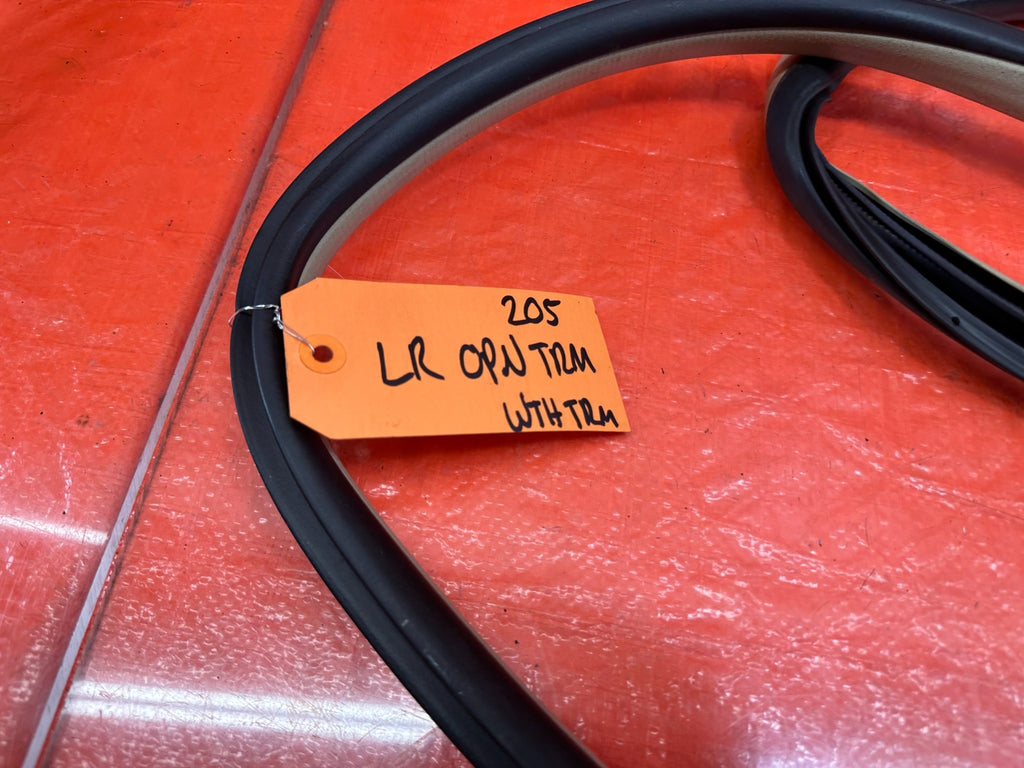 04 08 ACURA TSX   LEFT REAR   DOOR TO CHASSIS WEATHER STRIP OPEN TRIM OEM #2059