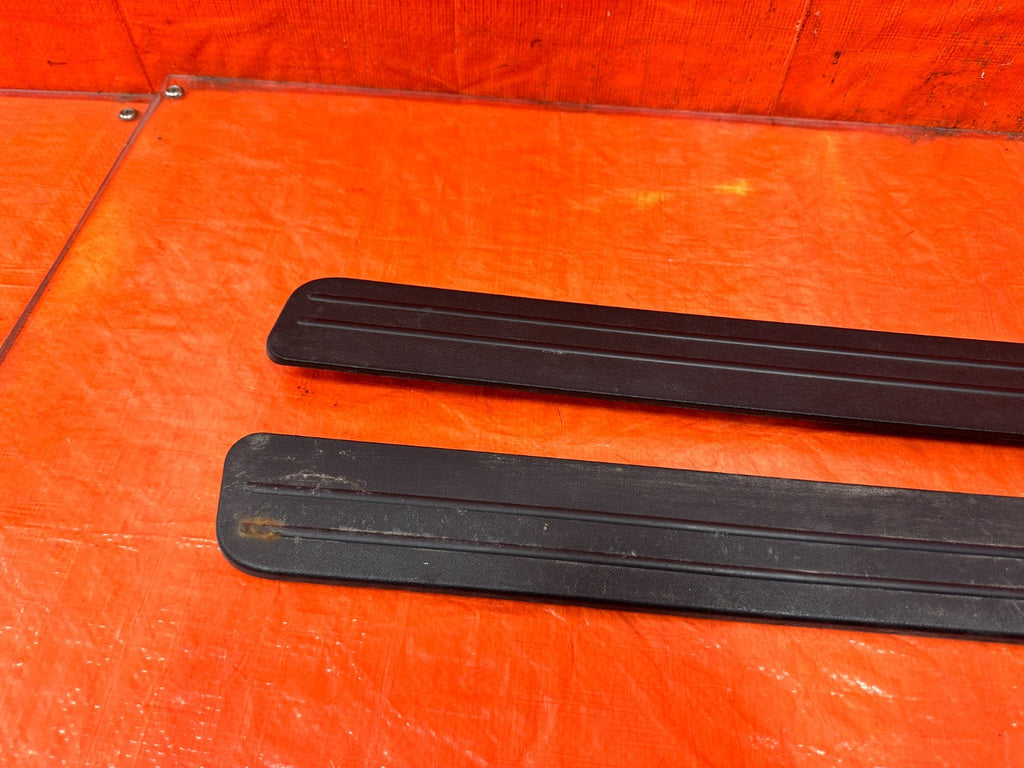 10 16 HYUNDAI GENESIS COUPE   LEFT AND RIGHT FLOOR PILLARS SCUFF PLATES OEM 29914