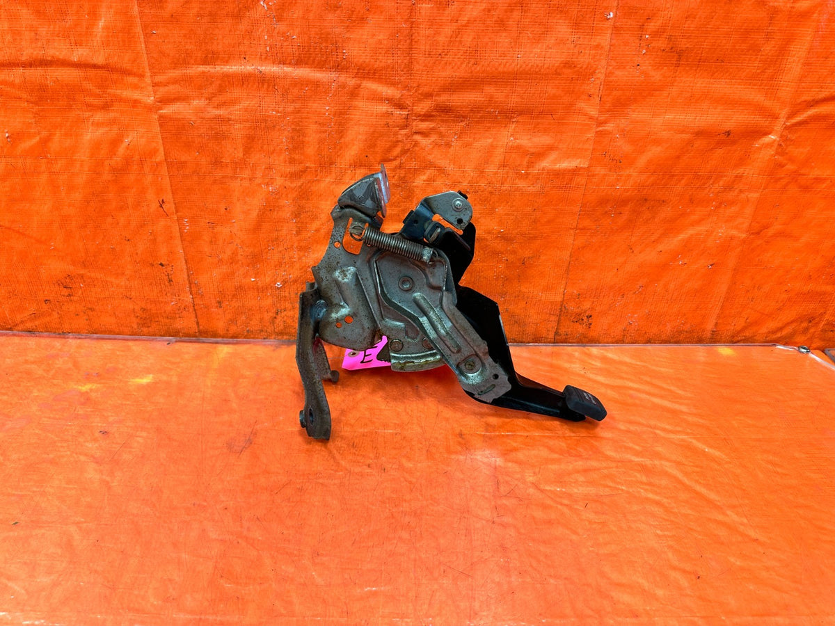 08-15 INFINITI G37 COUPE & CONVERTIBLE - PARKING BRAKE LEVER AUTO TRANS  OEM 3102