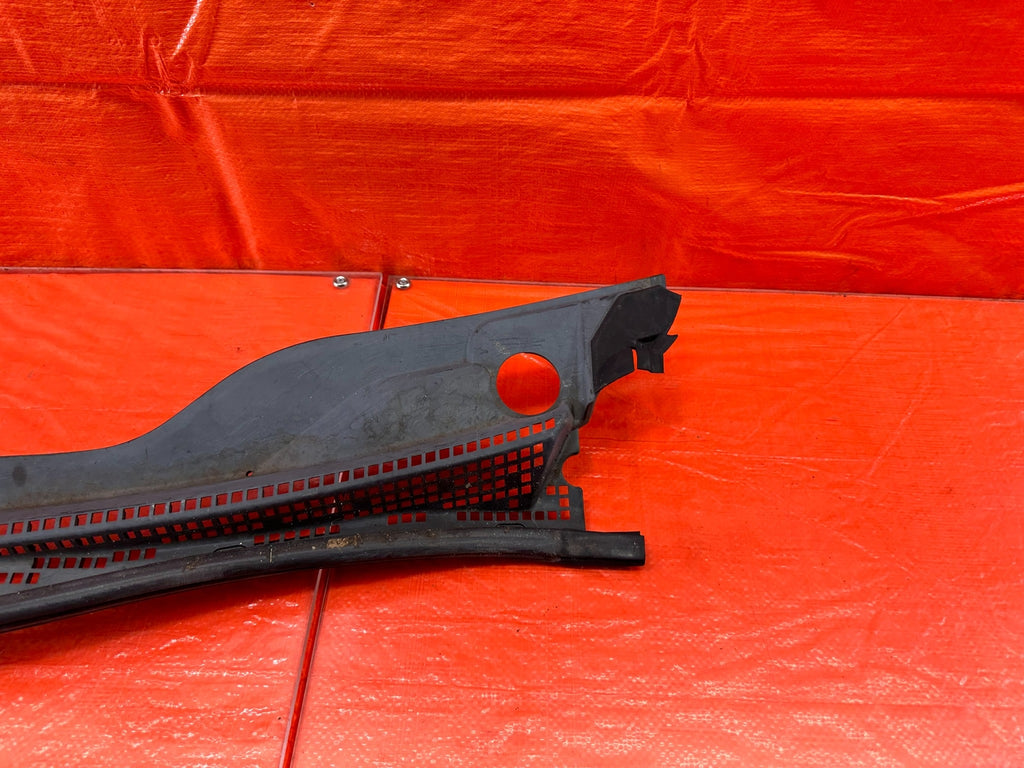 95 98 HONDA ODYSSEY   WINDSHIELD WIPER COWL TRIM PLASTIC   OEM FACTORY #1935