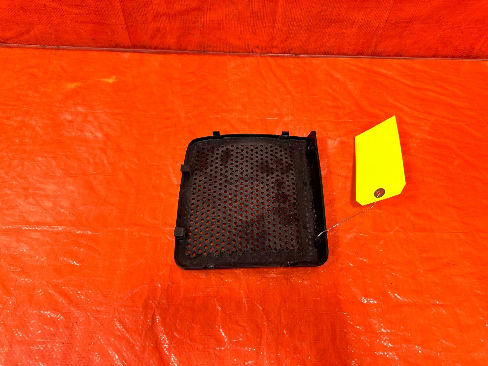 88 91 HONDA CRX   PASSENGER RIGHT DOOR PANEL SPEAKER COVER TRIM PLASTIC OEM 2774