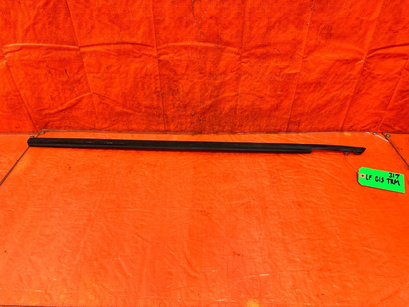 90 91 HONDA CIVIC HATCHBACK   DRIVER LEFT EXTERIOR WINDOW GLASS TRIM   OEM 3170