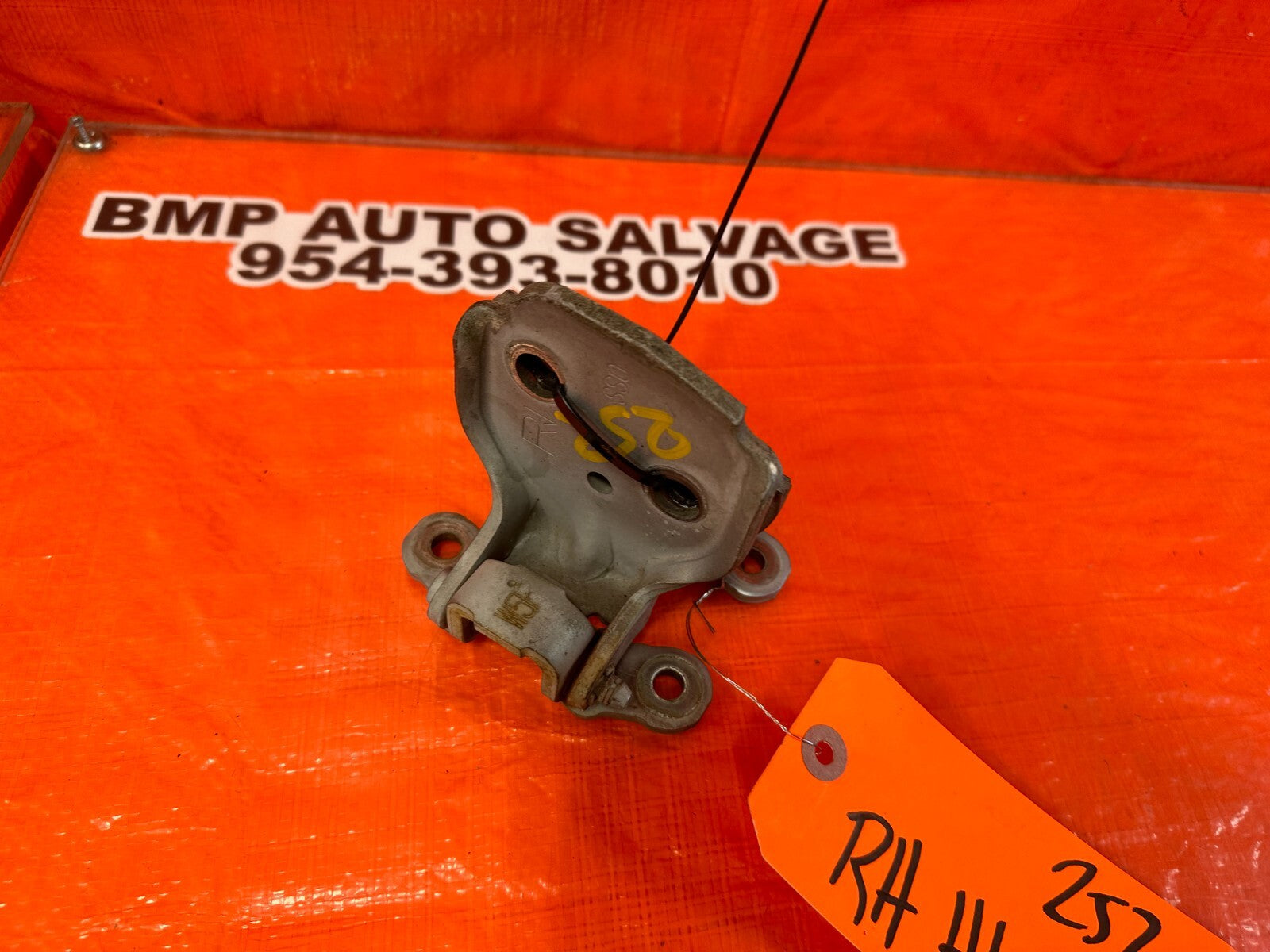 97 01 HONDA PRELUDE   DOOR HINGE SET HINGES   UPPER & LOWER RIGHT SIDE OEM #2525