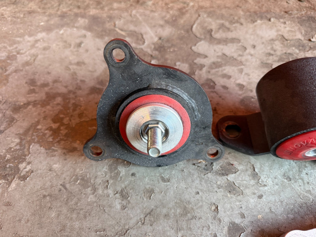 02 06 ACURA RSX   INNOVATIVE ENGINE MOUNTS MOTOR MOUNTS   RED INSERT   LIL WEAR1