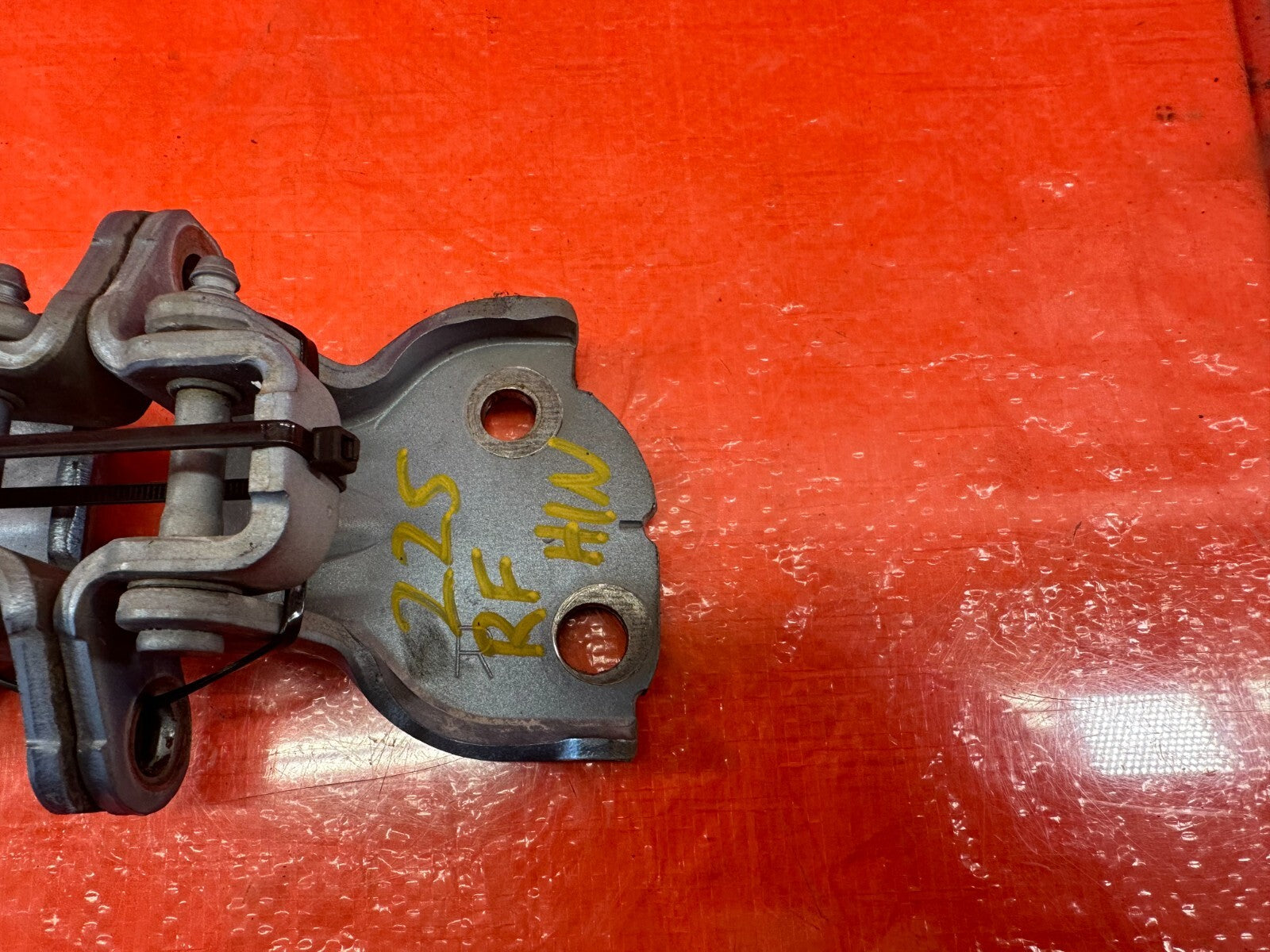 00 09 HONDA S2000   DOOR HINGE SET   UPPER & LOWER   RIGHT SIDE HINGES OEM #2251