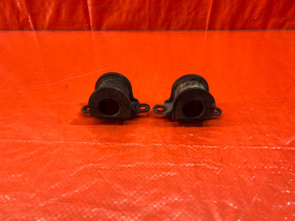 93 97 HONDA DEL SOL   FRONT SWAY BAR MOUNTING BRACKET LEFT OR RIGHT   OEM #1464