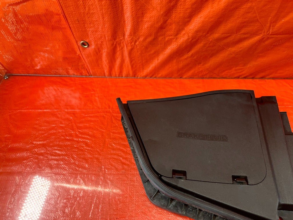 14 20 INFINITI Q50 Q60   BRAKE FLUID UNDER HOOD TRAY FRAME PLASTIC   OEM #2159