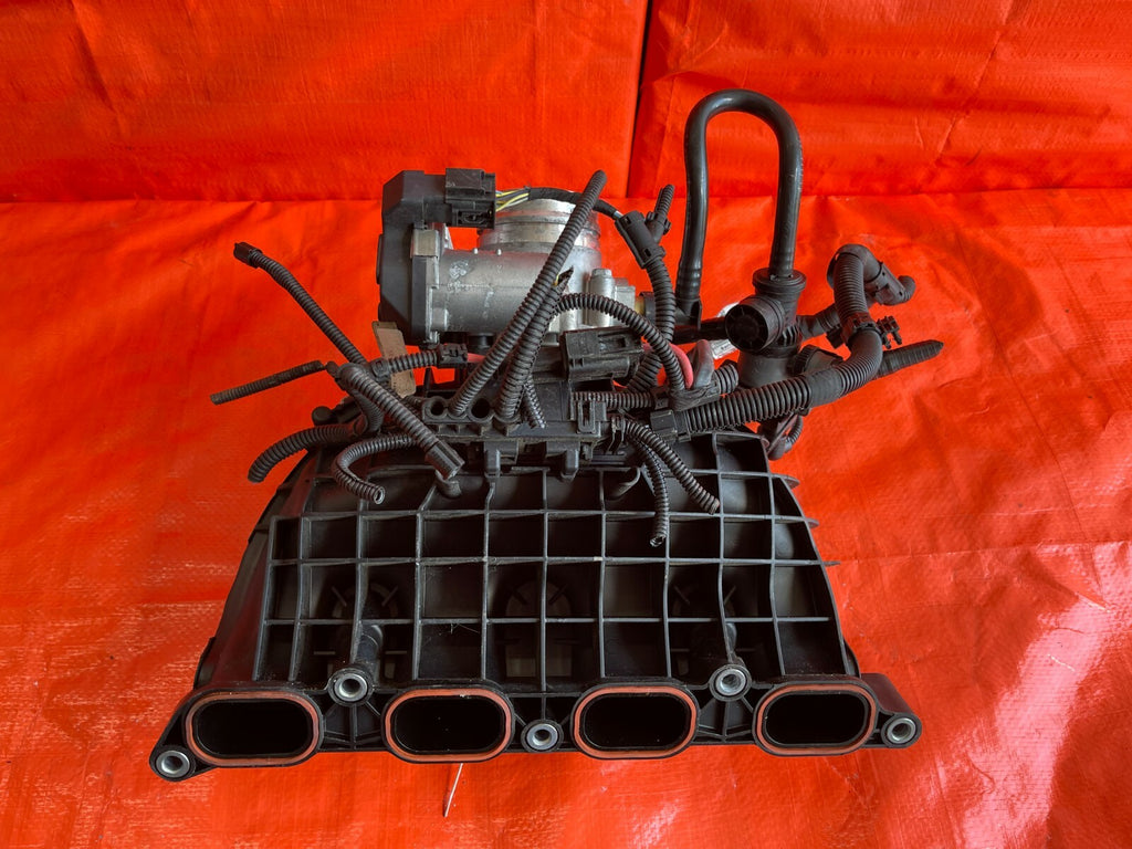 13 18 BMW 320i   BASE   2.0L TURBO   INTAKE MANIFOLD W/ THROTTLE BODY & SENSORS7