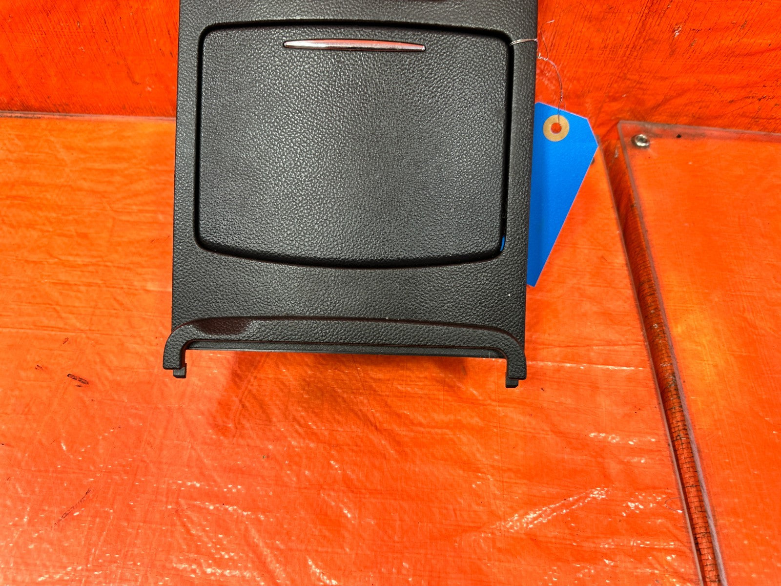 08 09 INFINITI G37 2D COUPE   CUP HOLDER W/ HEATED SEAT SWITCHES   OEM 3201