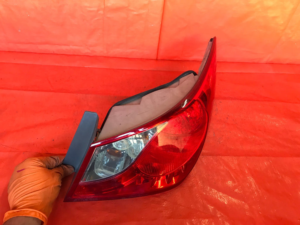 OEM 2012 2013 2014 HYUNDAI SONATA PASSENGER RIGHT OUTER TAIL LIGHT LAMP R RH6