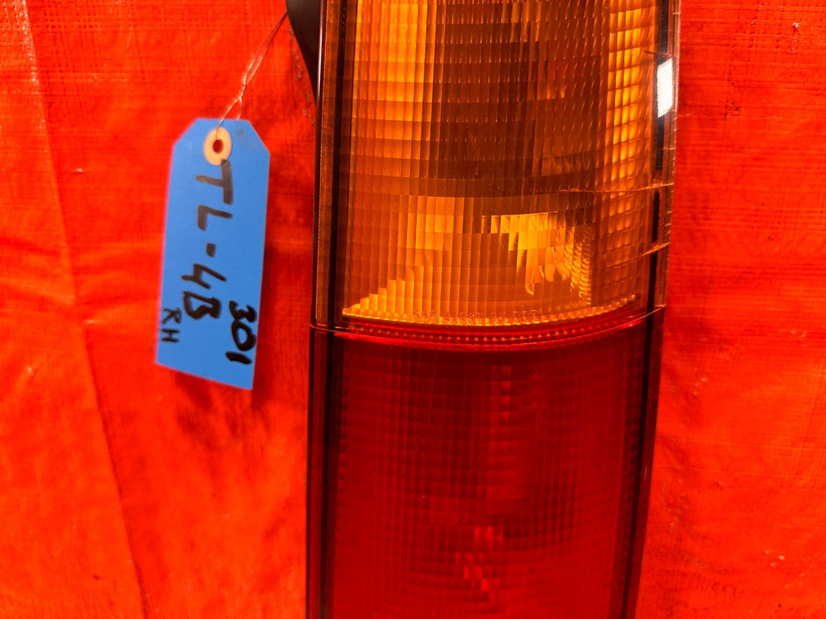 97-01 HONDA CR-V CRV - PASSENGER RIGHT TAIL LIGHT TAIL LAMP - OEM FACTORY #3012