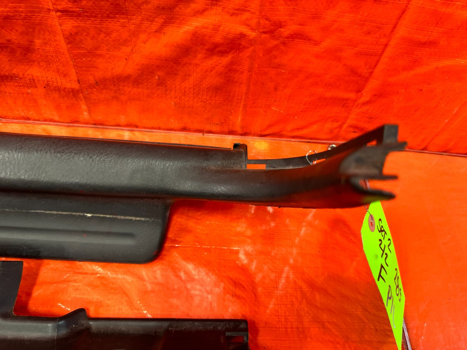 96 00 HONDA CIVIC COUPE   LEFT AND RIGHT FLOOR PILLARS SCUFF PLATES GRAY OEM 28511
