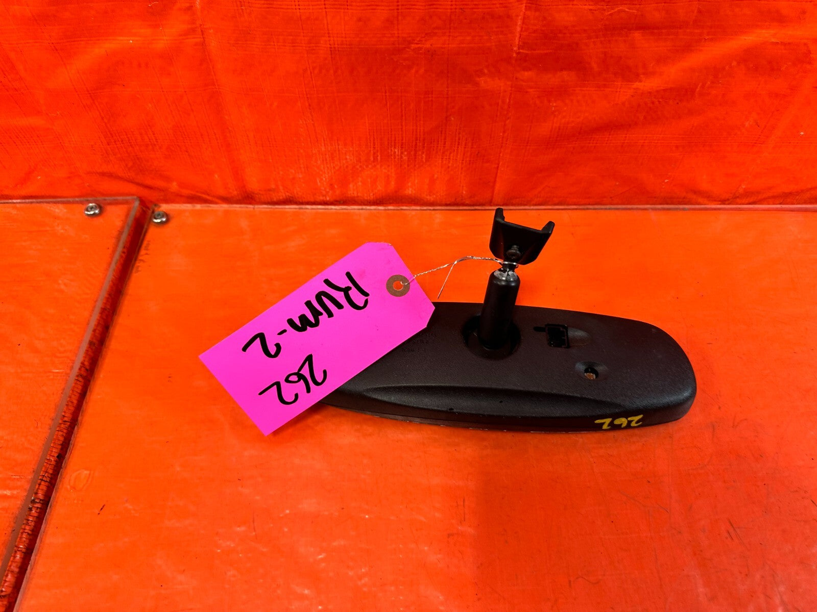 2004 04 NISSAN 350Z   REAR VIEW MIRROR W/ HOMELINK OPTION   LIL BIT OF WEAR OK8