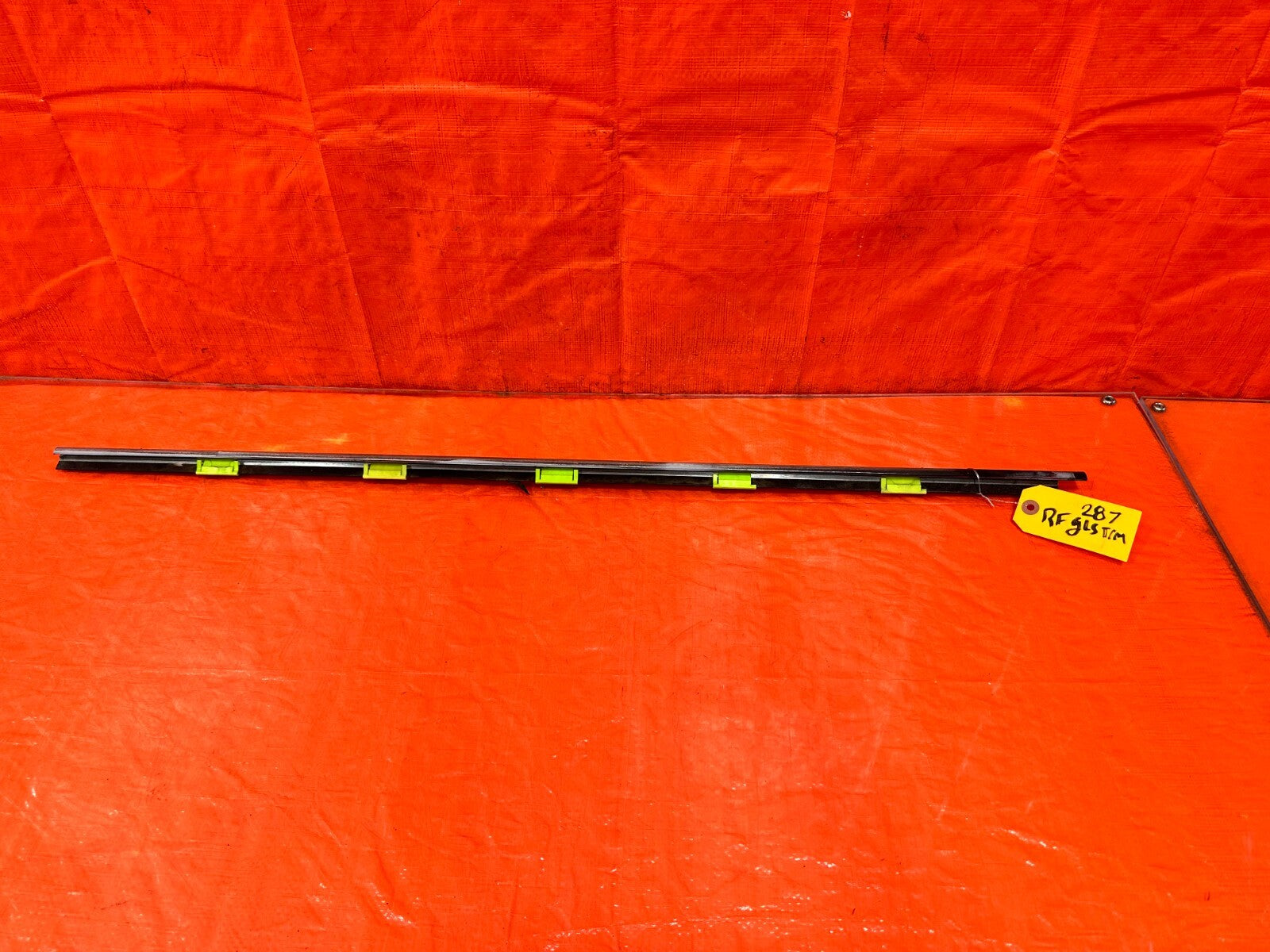 96 00 HONDA CIVIC COUPE HATCH EXTERIOR DOOR WINDOW GLASS TRIM RIGHT SIDE OEM 2870