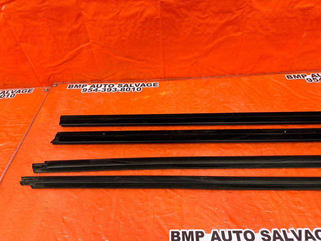 08 15 INFINITI G37 Q60 COUPE EXTERIOR DOOR WINDOW GLASS TRIM LEFT RIGHT OEM #24811