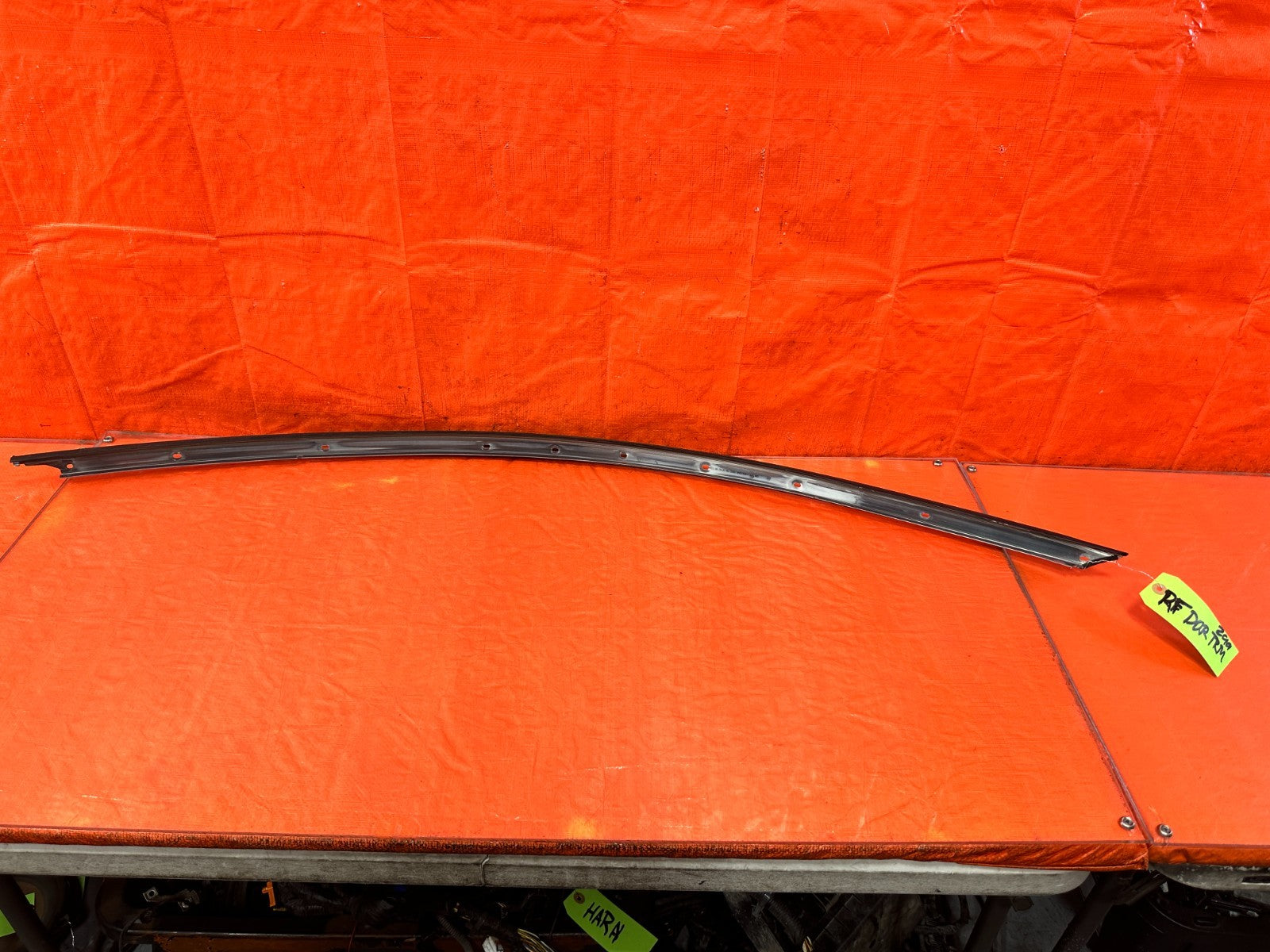 10 16 HYUNDAI GENESIS COUPE 3.8L   RIGHT DOOR GASKET RETAINER UPPER TRIM OEM 2990